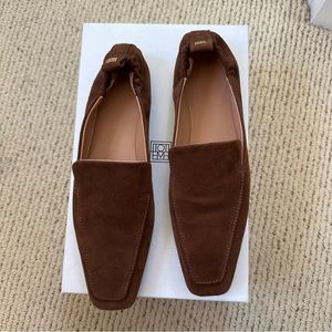 Totême NWOT  The Travel Loafer in Chocolate Brown size 41.